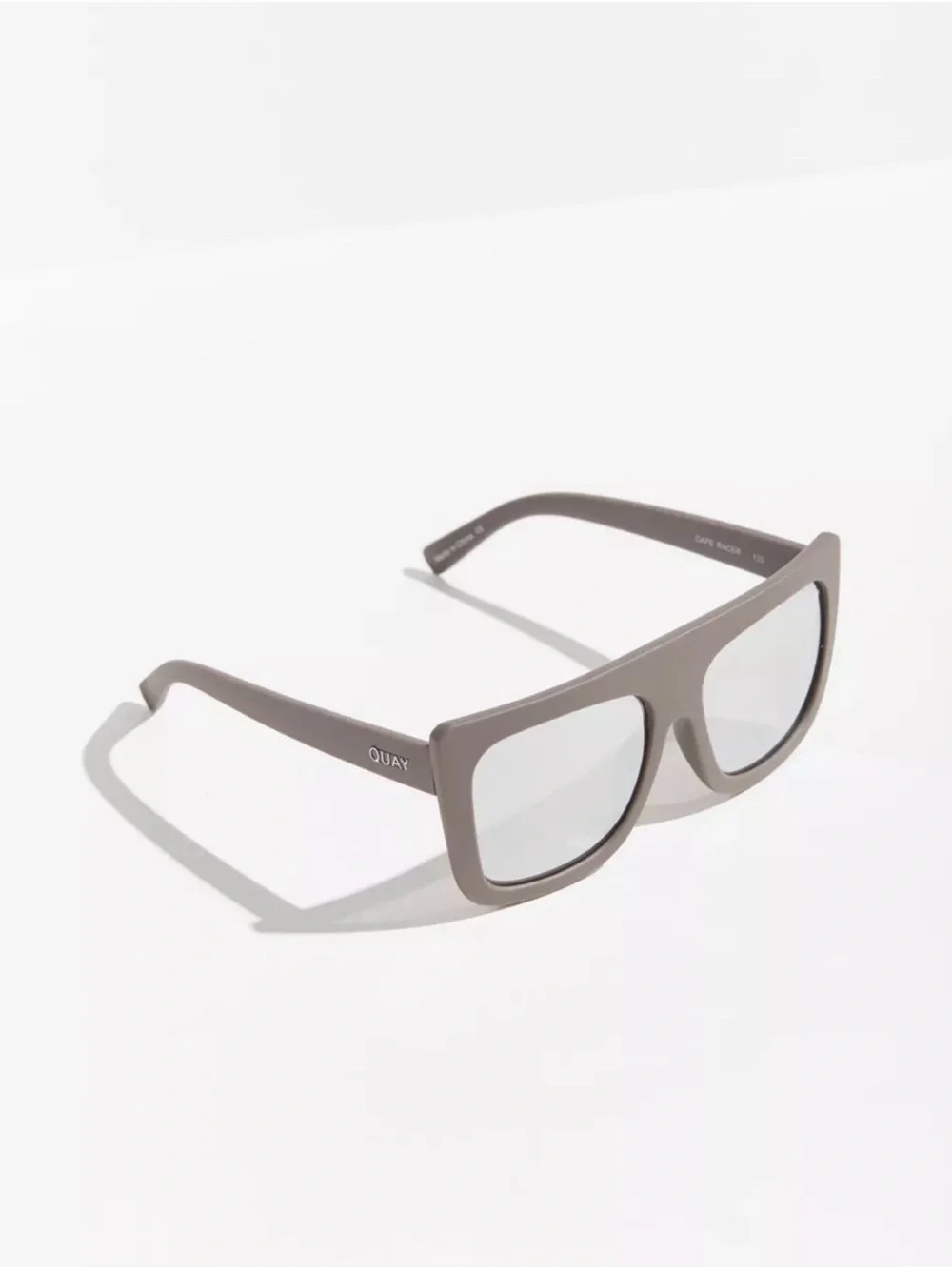 Quay Cafe Racer Sunglasses (UNISEX) + NEW Protective Pouch